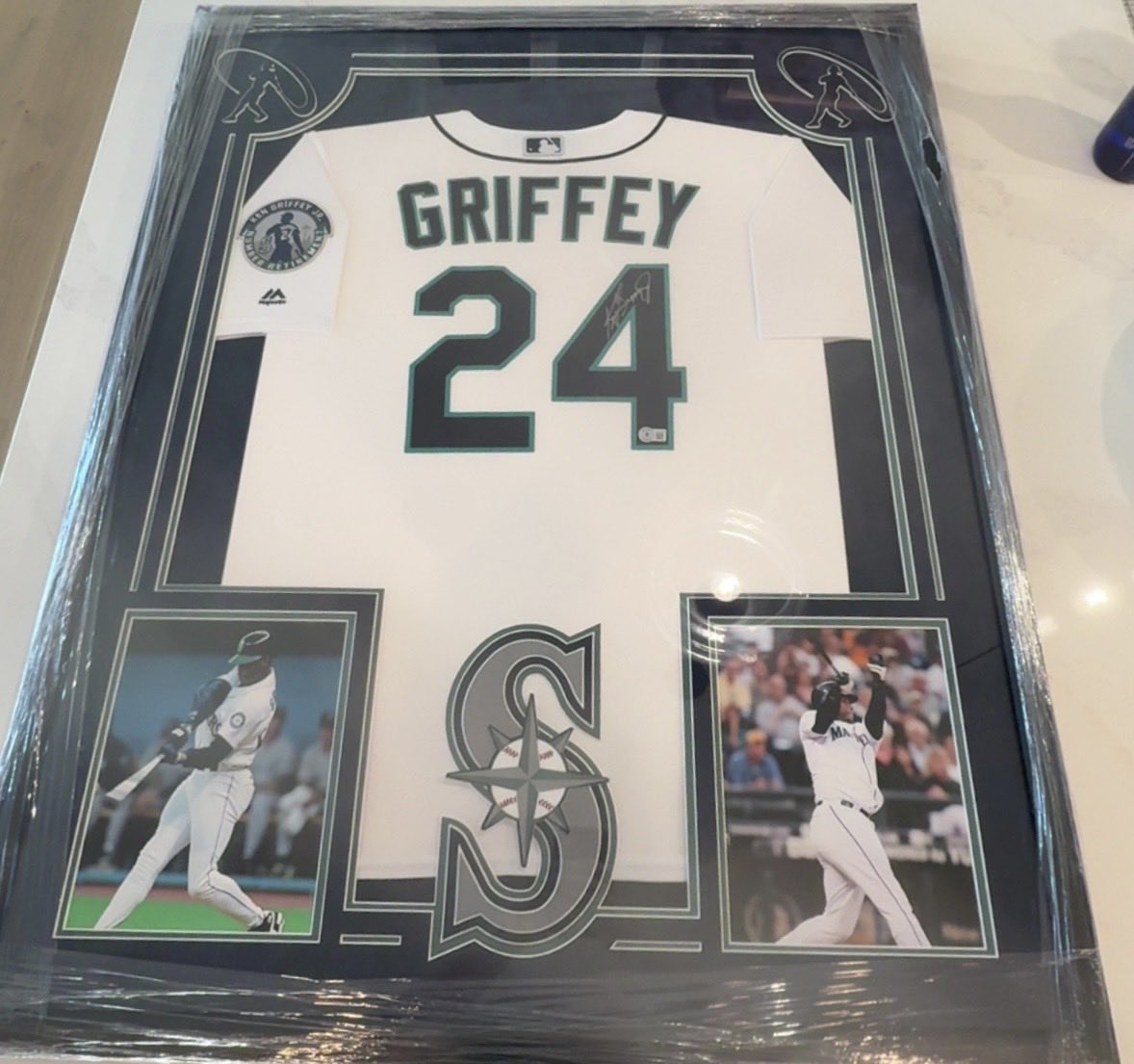New pickup at my local card shop here in Mississippi, Bluff City Memorabilia! Autographed Jersey from Griffey! bluffcitymemorabilia.com/?fbclid=PAdGRl…