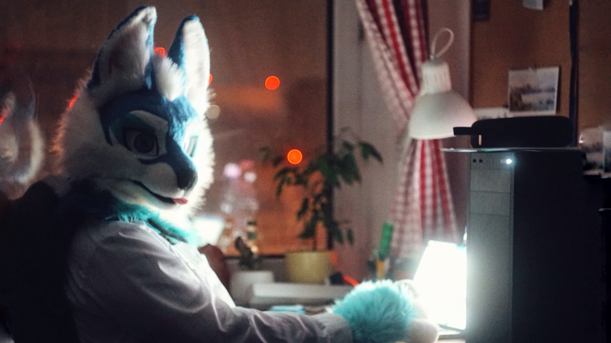 axelhowl's tweet image. Show me…
You out of suit,
You in fursuit,
And art of your sona!!

а bit late, but whatever!!