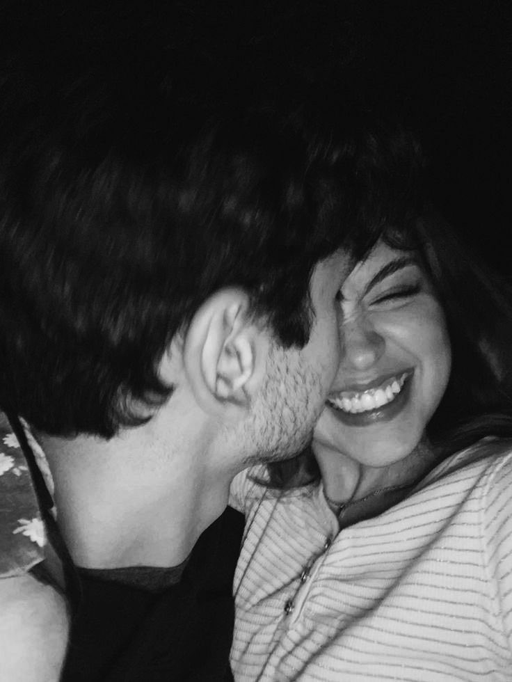 "Bir daha dünyaya gelme şansım olsaydı, tek isteğim,
Seni daha erken bulup, daha uzun süre sevmek olurdu."