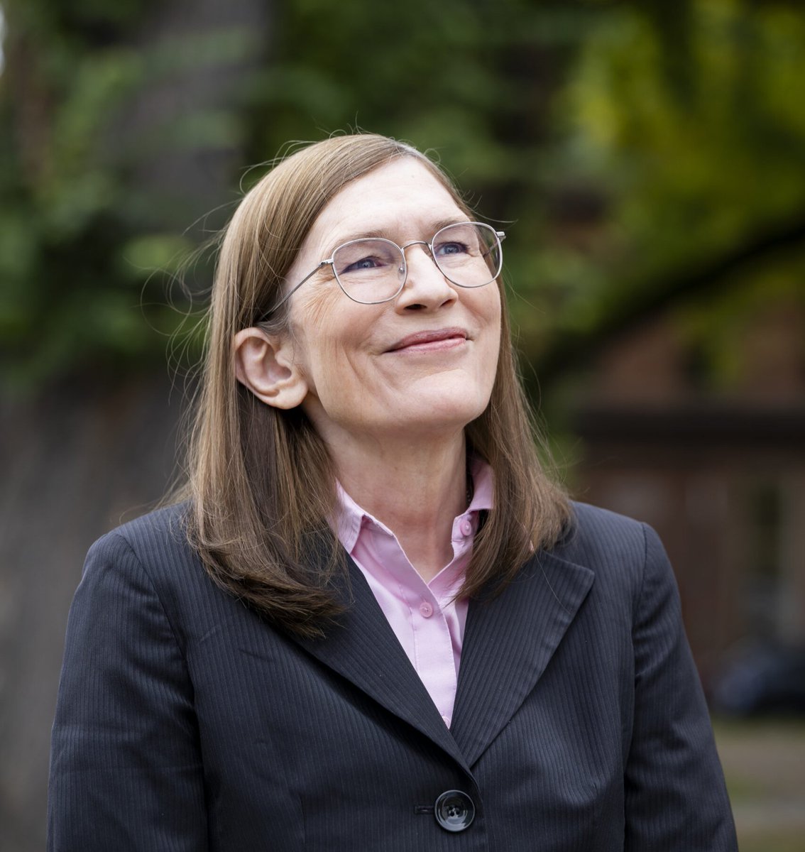 leonnoel's tweet image. From thinking "I'll Never Learn Math" to Distinguished Professor of Engineering & one of the world’s leading experts on learning
@DThompsonDev & I had the HONOR of chatting on the pod with the 🐐 Dr. Barbara Oakley
A DEEP DIVE into How To Learn in The Age of AI + so much more