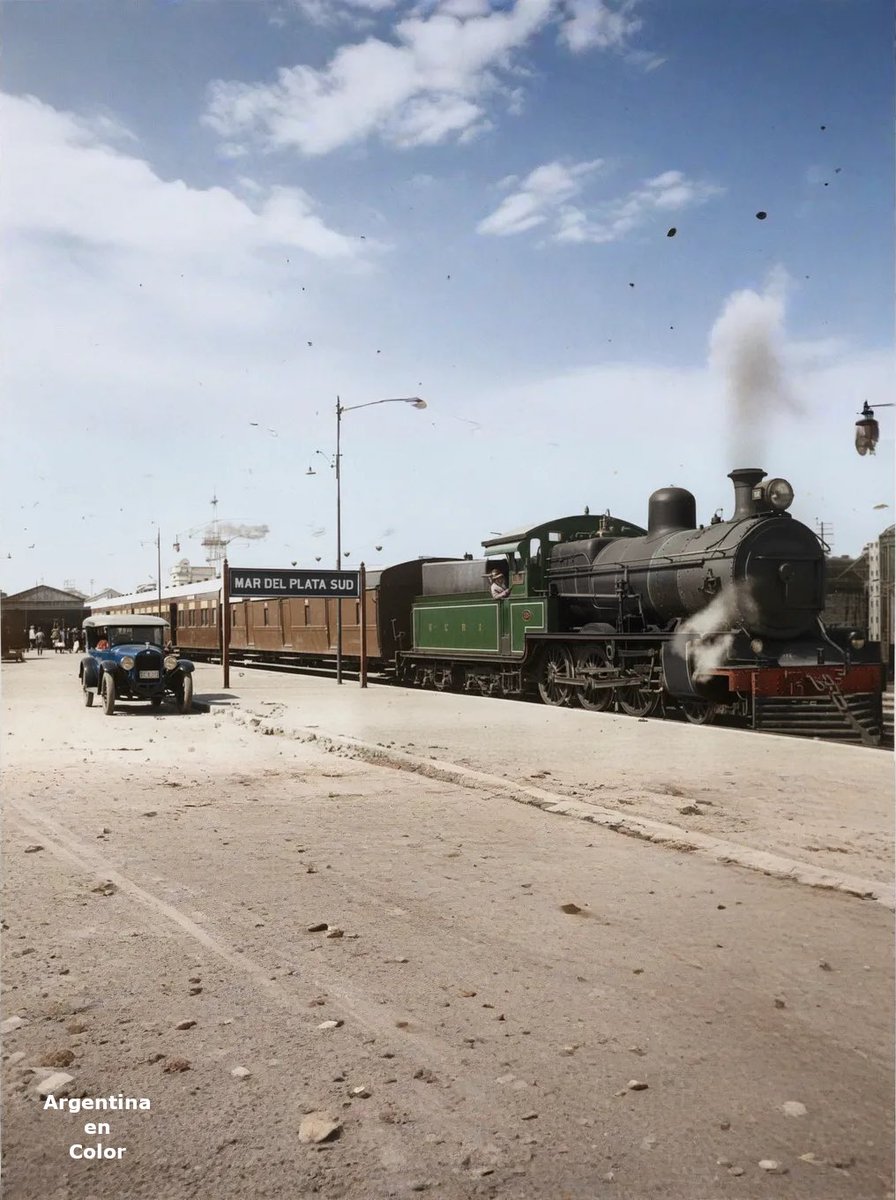 Argentinaacolor's tweet image. La grandiosa estación del Ferrocarril del Sud, Mar del Plata. Décadas del 20 y 30.