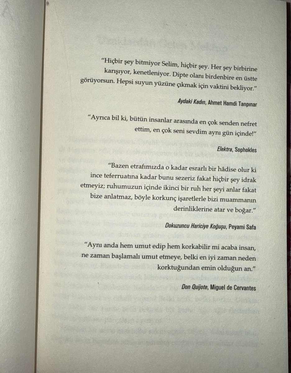 Bazen bir kitabın sayfasına gömülür kalırsın…🪽