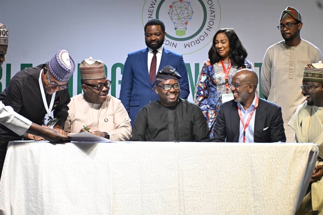 followlasg's tweet photo. LAGOS SIGNS $435M CLEAN ENERGY DEAL TO DELIVER 150MW SOLAR, STRENGTHEN LOCAL MANUFACTURING

https://t.co/pIfm0Rnd91

@jidesanwoolu @drobafemihamzat @Lasg_memr @gbenga_omo @gboyegaakosile @LanreBajulaiye @BarrBimbola @Mr_JAGs @Riddwane
#AGreaterLagosRising 
#LASG https://t.co/jaz3l1tFSt