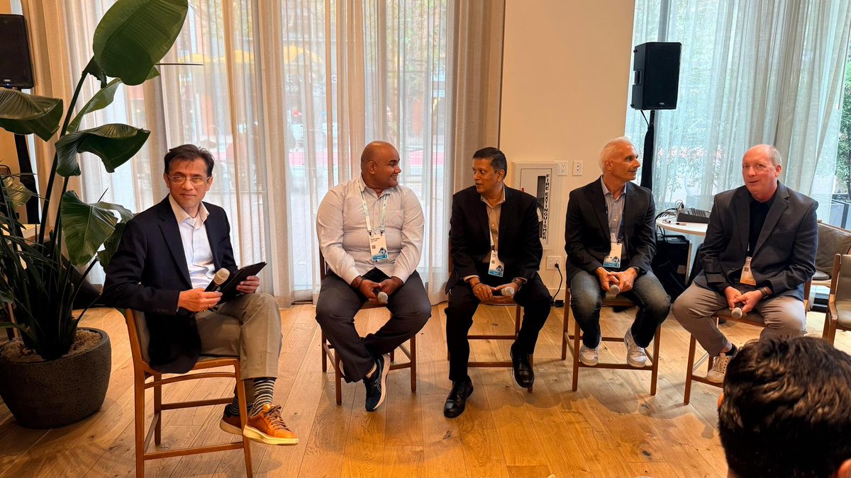 InfosysEvents's tweet image. A power-packed fireside at #DF25!
Infosys & Simplus brought together leaders from Hyundai, AT&T, Nissan & Onsemi to discuss how AI is reshaping business — from hype to real impact.
#InfyatDF25 #InfosysSalesforceServices #AI