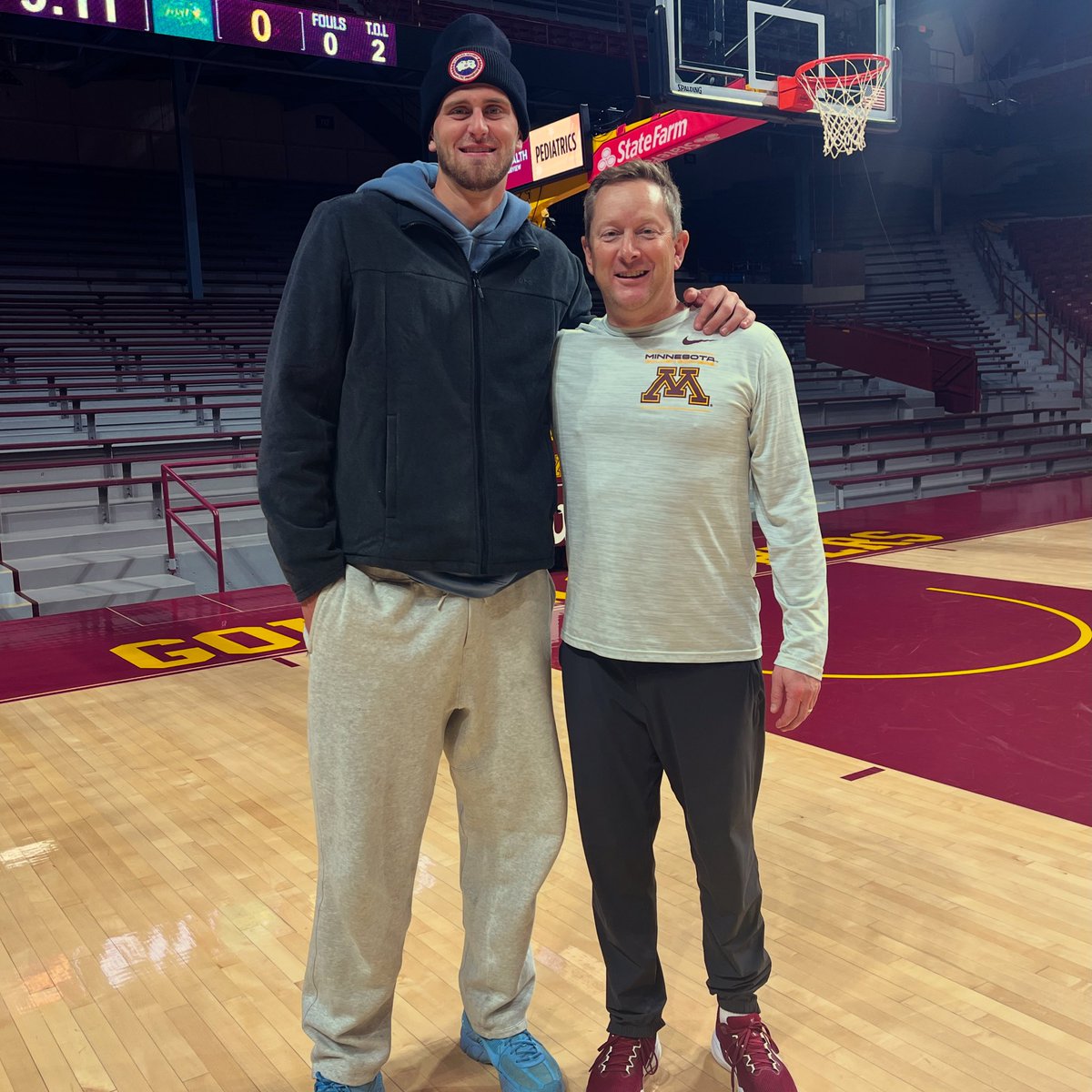 GopherMBB's tweet image. The one and only @Parkerfox24 stopped by practice today. Check out our B1G+ productions this year as Parker lends a helping hand on the broadcast! 

#Gophers #TeamTogether