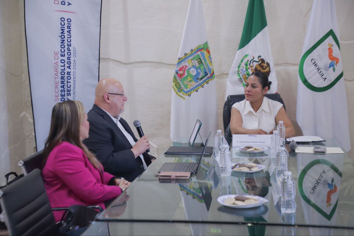 pueblacapitalm's tweet photo. 🌍 La OCDE reconoce a San Andrés Cholula por su compromiso con buenas prácticas internacionales.
💬 "Impulsan la competitividad y transparencia local", afirma Manuel G. Flores (OCDE).
#OCDE #SanAndrésCholula
@LupitaCuautleT #ayuntamientodesanandrescholula https://t.co/ZqoY2ViW7S