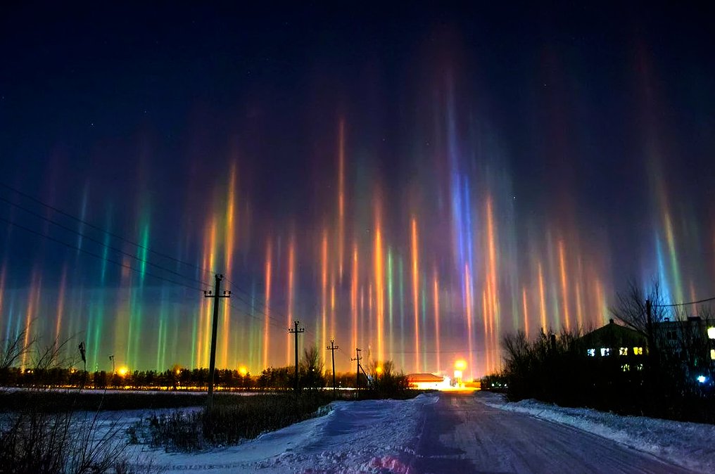 geologyBits's tweet photo. 🟥 ❄️Light pillars
are an atmospheric optical phenomenon that appear as vertical columns of light extending above or below a light source.
❤️ 🔁 #LightPillars #AtmosphericOptics
🎞️ @TannerCharlesYT
▶️ They typically occur during very cold weather conditions, often at night, and are commonly associated with artificial lights, though they can also be seen with the sun or moon.
Light pillars form when light reflects off flat, hexagonal ice crystals suspended in the atmosphere.
These ice crystals act like tiny mirrors, reflecting light vertically.
The crystals are usually found in high-altitude clouds such as cirrus or cirrostratus, or near the ground in extremely cold air, where tiny ice crystals known as "diamond dust" can form.
For light pillars to be visible, the ice crystals must be horizontally aligned, which allows them to reflect the light directly upward or downward in a column shape.
The phenomenon is an optical illusion, the pillar is not a beam of light traveling through the sky, but rather the result of light being reflected toward the observer’s eyes from many ice crystals at different altitudes.