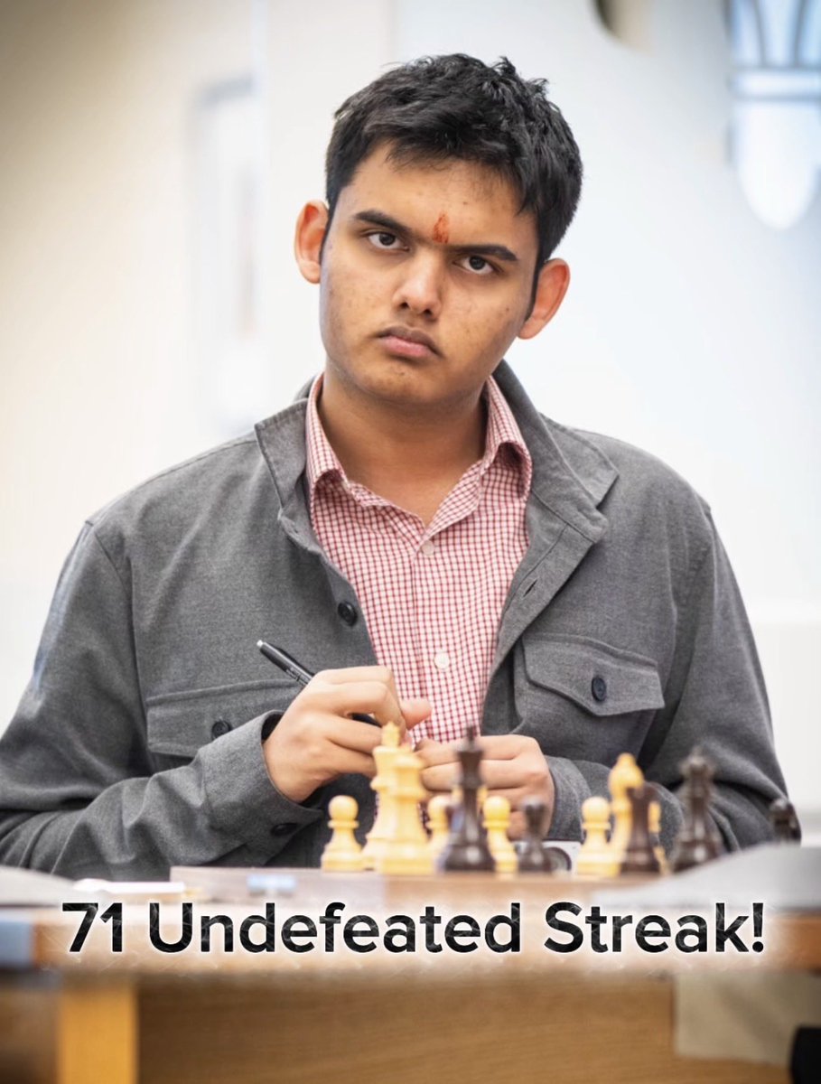 STLChessClub's tweet image. Unstoppable Abhi!

With his draw against the tournament leader, Wesley So, today, Abhimanyu Mishra extends his streak to 71 games unbeaten in classical format! 👏👏👏

#USChessChamps
