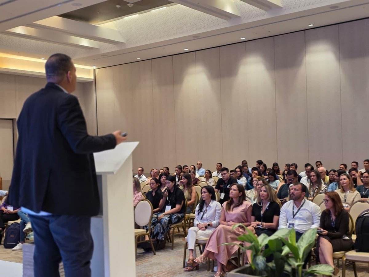AnaMariaAljure's tweet photo. 📍 #AEstaHora asistimos el Encuentro de Proveedores 2025 de @alcaldiabquilla, un espacio para seguir construyendo confianza y transparencia con una administración de puertas abiertas. 🫱🏻‍🫲🏼 Desde la Alcaldía hemos construido una relación cercana con nuestros aliados y seguimos fortaleciendo una unión que hace posible que los proyectos se ejecuten con eficiencia, calidad y transparencia. 🙌🏻
