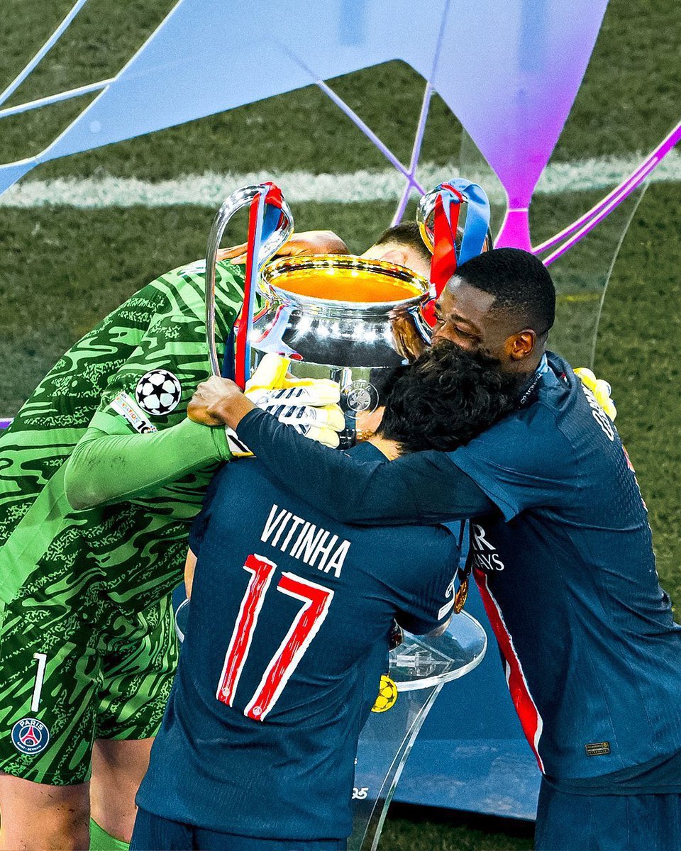 MediaParisien's tweet photo. Et c’est terminé, c’est fini ! 

Aujourd’hui, et pour toujours, et pour l’éternité : à jamais, le Paris Saint-Germain est champion d’Europe. 

Le Paris Saint-Germain remporte la Ligue des champions ! https://t.co/gALRcE1oui