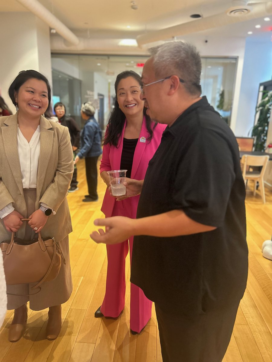 SFUSD_Supe's tweet photo. I’m proud to announce the launch of SFUSD’s Chinese Bilingual Education Initiative! 🎉

This milestone expands access to high-quality Chinese language programs for our students and invests in our educators — including a tuition-free Cantonese authorization program at @SFSU. https://t.co/7heQ47Zlev