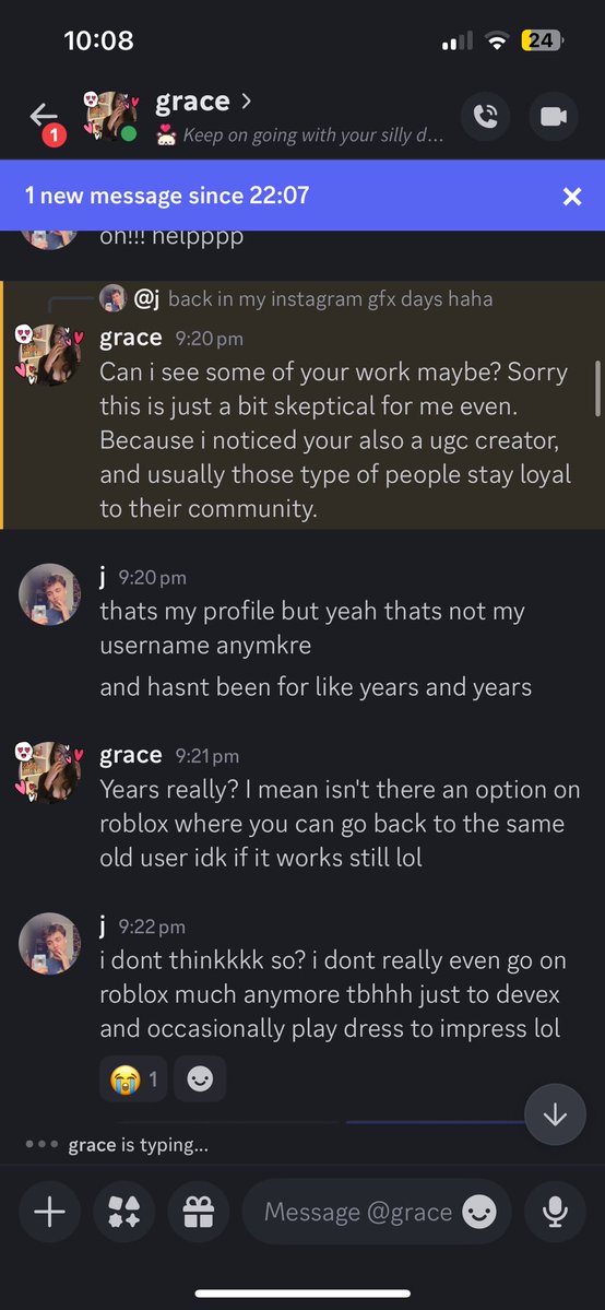 aesturr's tweet image. ROBLOX SCAM
be careful if anyone messages you claiming that they have had a report you have been trying to scam someone lol!! tried to cooperate but when to verify in the server they wanted me to add a javascript file in my bookmarks i suddenly became a scammer.. #RobloxDev