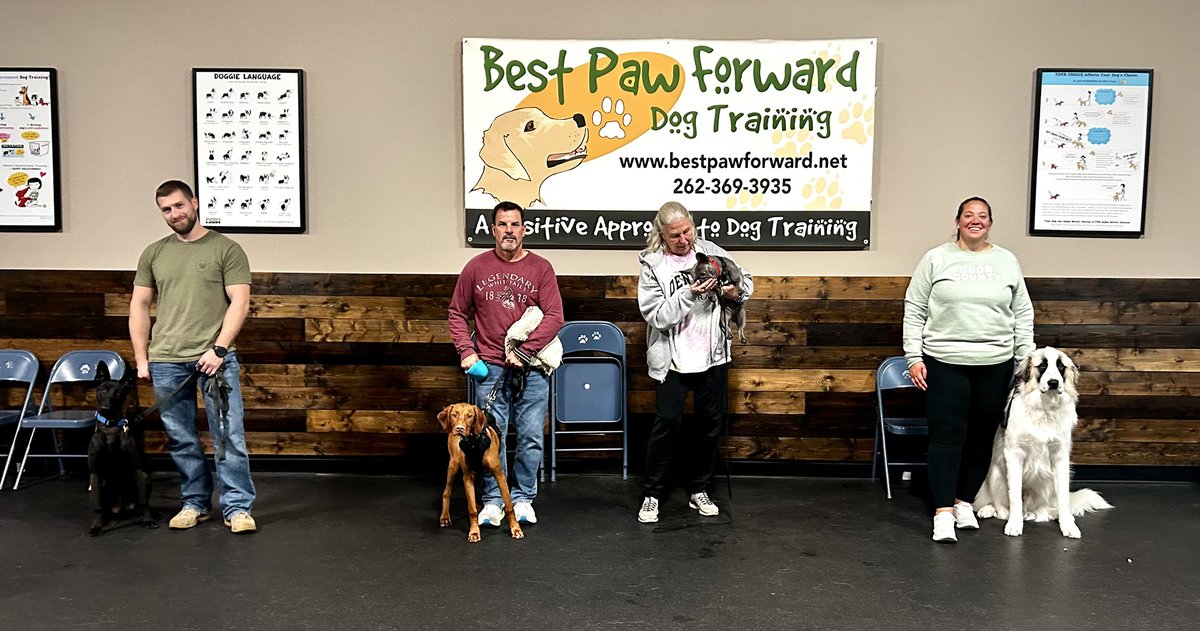 bestpawforwardw's tweet image. Congrats #BasicManners gradas! These incredible duos honed their skills each week. Every dog shined as they boosted their focus on their handler and made smart choices - even in the presence of many distractions! 
#GradPhotos #Dogs #Coaching #RewardBasedTraining #TopChoiceWinner