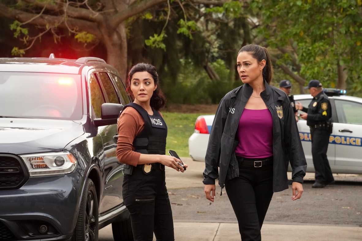 shannon_hausen's tweet image. Mentor and mentee two beautiful and badass ladies with badges and guns.We need them back with the rest of the team #SpillTheTea  #SaveNCISHawaii #NCISHawaii
