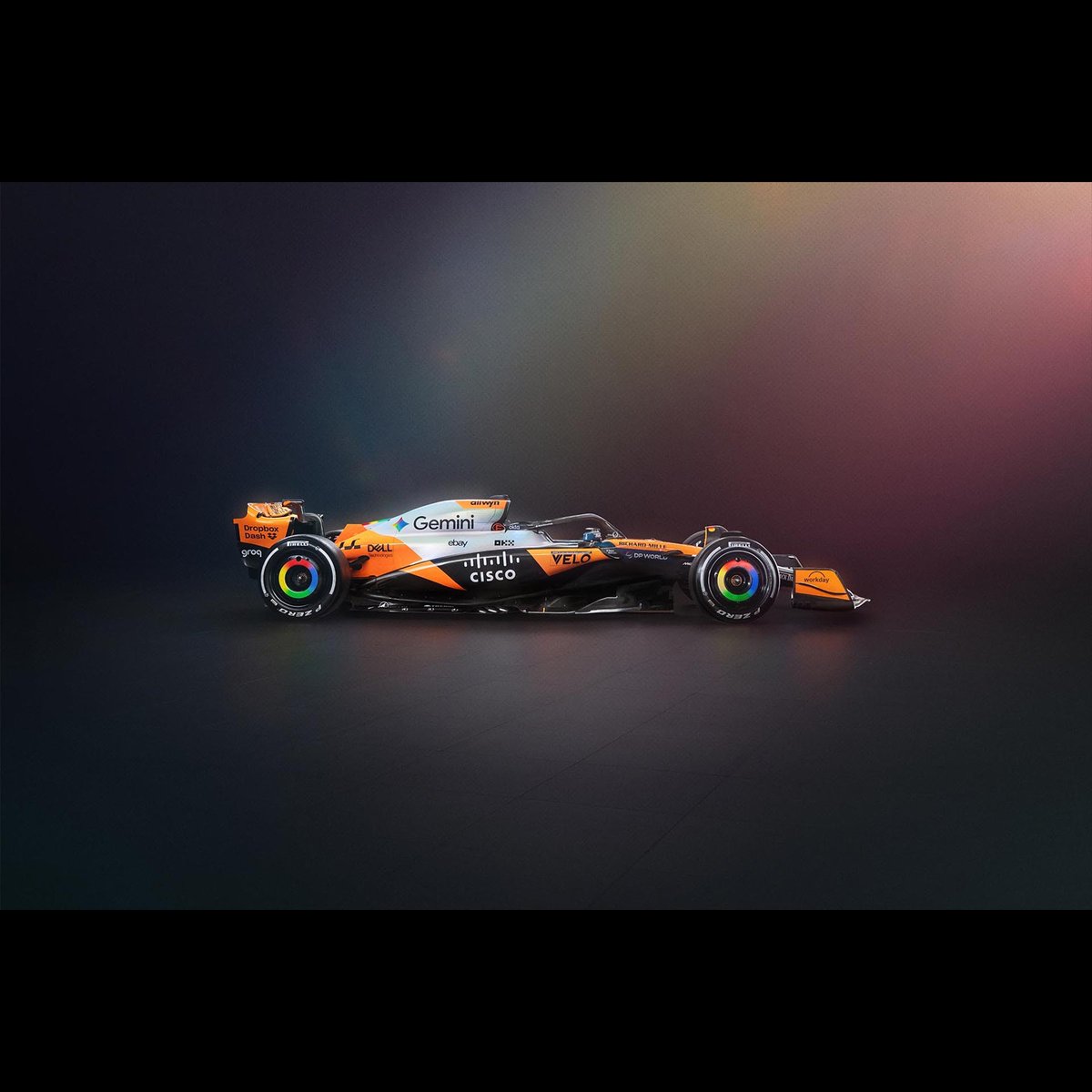 McLaren con livery especial en Estados Unidos y México

El equipo británico, recién coronado campeón de constructores, tendrá un livery distinto para los GP de Estados Unidos y México.
Los colores que presenta vienen por parte de Gemini, de Google, patrocinador del equipo.