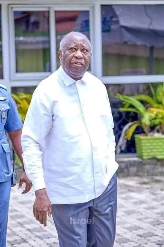 🚨🇨🇮L. GBAGBO WOODY.

Ni le temps, ni l’exil, ni les pressions n’ont réussi à le plier.
Dans un monde où les convictions fondent au soleil du pouvoir, il reste droit, fidèle à ses idées et debout pour son peuple.
Un homme qui ne change pas de cap, même quand la tempête fait rage.
