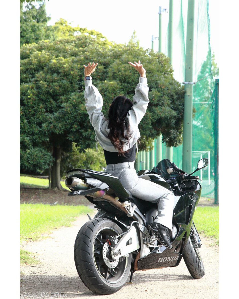 photo_old_man's tweet photo. M：#hiRo（ インスタ：pom.pnt_fpl ）さん
Loc：彩湖・道満グリーンパーク

初めましてのModelさんです。
#ライダー であり、#カメラマン でもある #Model さんです。ライダーだと聞いて、#バイクの絡んだ作品 を撮影したくて、今回バイクも持ち込んでいただき撮影させていただきました。

#Protrait https://t.co/8s0eV58YbP