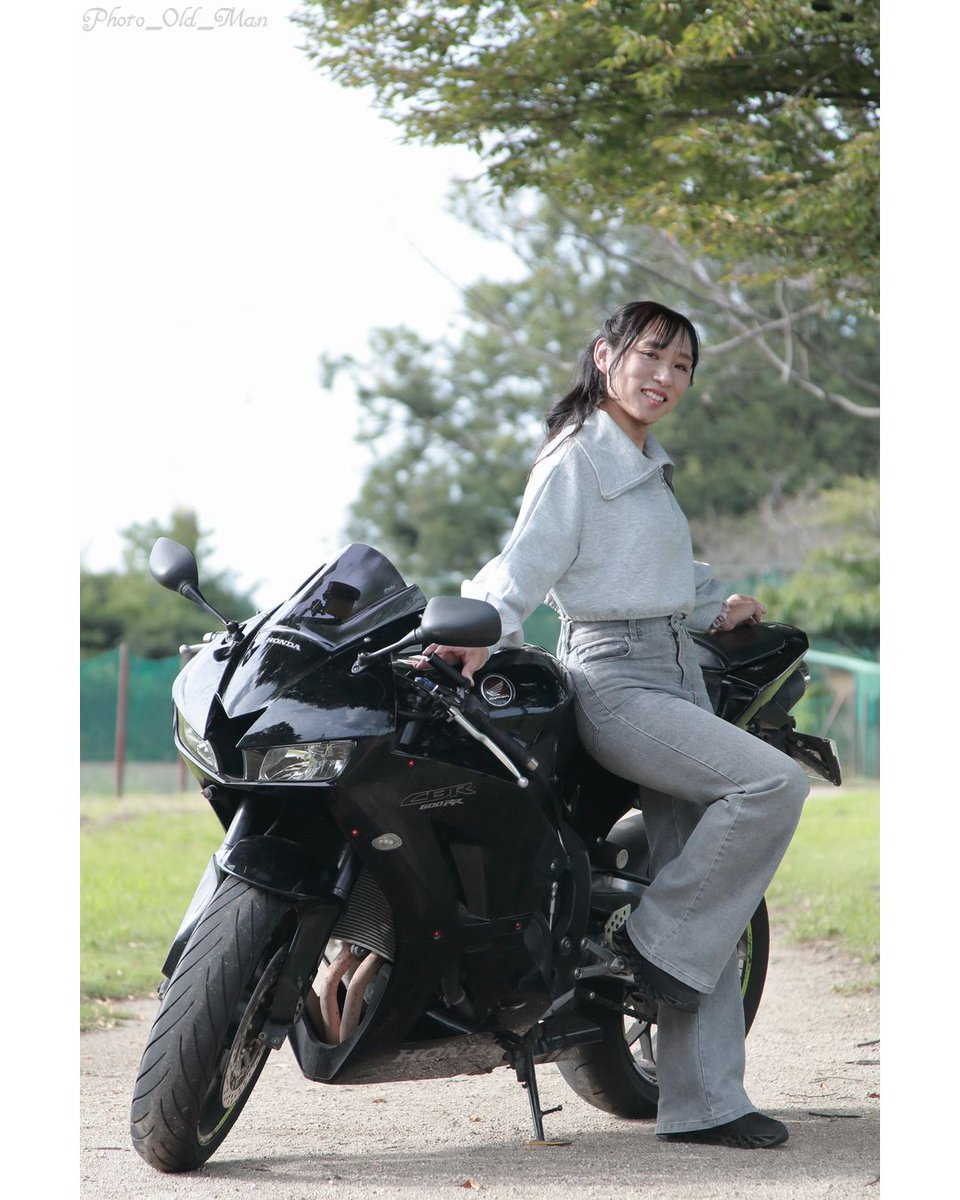 photo_old_man's tweet photo. M：#hiRo（ インスタ：pom.pnt_fpl ）さん
Loc：彩湖・道満グリーンパーク

初めましてのModelさんです。
#ライダー であり、#カメラマン でもある #Model さんです。ライダーだと聞いて、#バイクの絡んだ作品 を撮影したくて、今回バイクも持ち込んでいただき撮影させていただきました。

#Protrait https://t.co/8s0eV58YbP