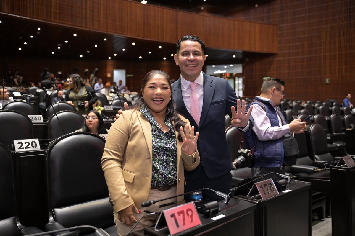 Continuamos trabajando y legislando para ustedes, en la <a href="/Mx_Diputados/">H. Cámara de Diputados</a>
Nos encontramos en la sesión ordinaria del día de hoy en donde estamos discutiendo la Ley Federal de Derechos, siempre pensando en su bienestar y anteponiendo a su familia.

#AriadnaBarrera
#DiputadaFederal