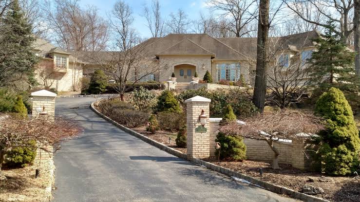 AC_Induction's tweet image. A man in waste management could raise a family in a house like this 20 years ago