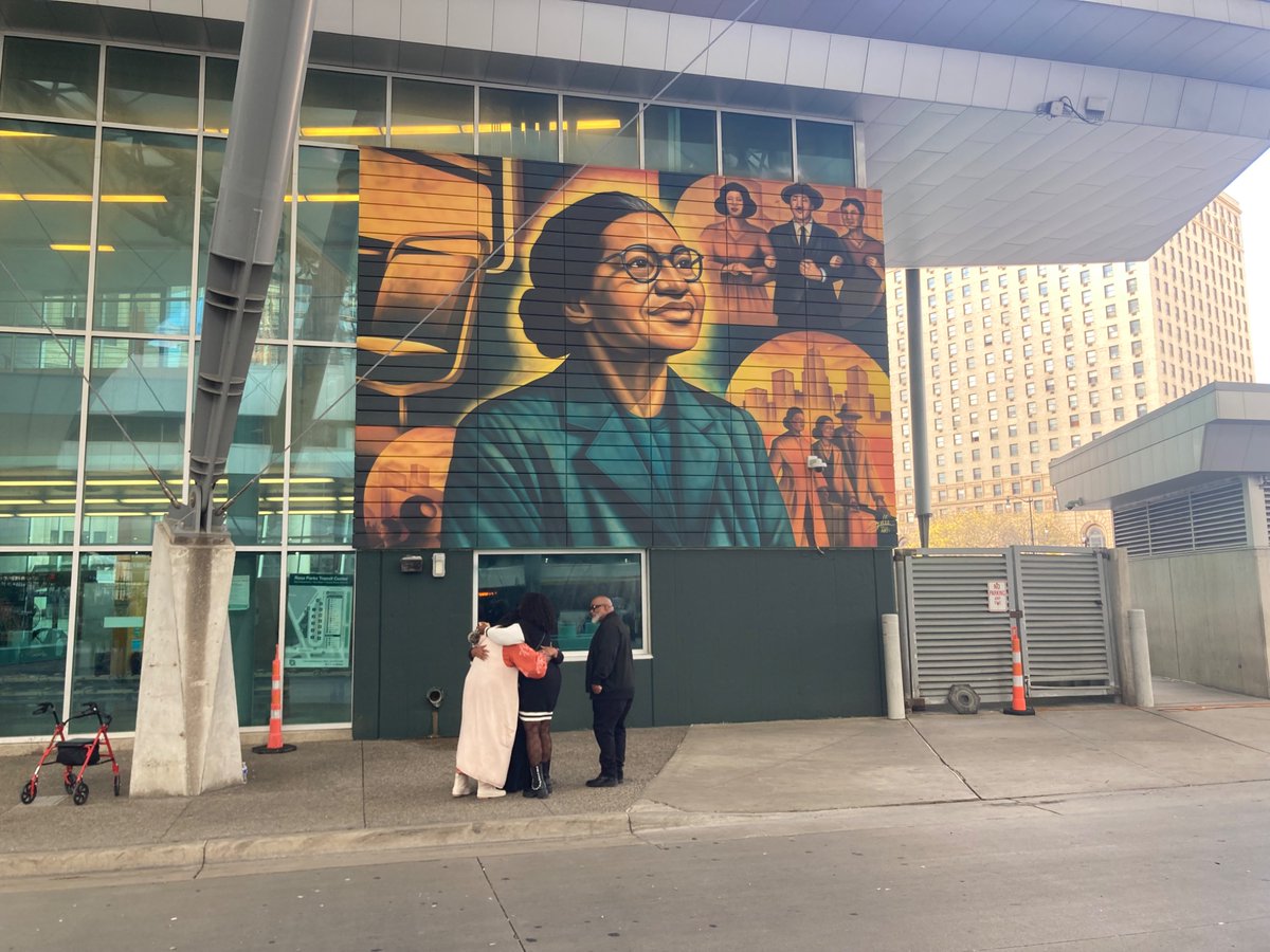 IngridKMedia's tweet photo. DDOT Unveils Mural By Artist Fel’le Depicting Rosa Parks At Namesake Rosa Parks Transit Center
@RideDDOT
@CityofDetroit https://t.co/k5mnGEbwpt