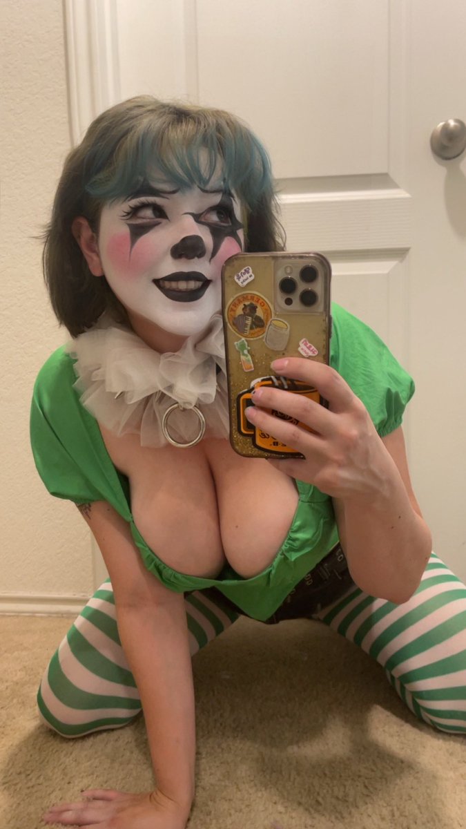 PopsyTheClown's tweet photo. So I heard y’all like clown girls… https://t.co/0JIoJZFjrw