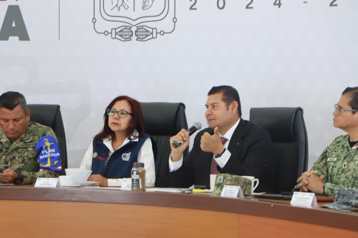 Samuel Aguilar Pala (@aguilar_pala_s) on Twitter photo 🎙️Arrancamos actividades del día desde la conferencia #MañanerAA, donde el gobernador <a href="/armentapuebla_/">Alejandro Armenta</a> compartió los avances en las zonas que resultaron afectadas por las lluvias pasadas, así como el trabajo coordinado que se realiza en cada área para respaldar a nuestra gente. 🎙️Arrancamos actividades del día desde la conferencia #MañanerAA, donde el gobernador <a href="/armentapuebla_/">Alejandro Armenta</a> compartió los avances en las zonas que resultaron afectadas por las lluvias pasadas, así como el trabajo coordinado que se realiza en cada área para respaldar a nuestra gente.