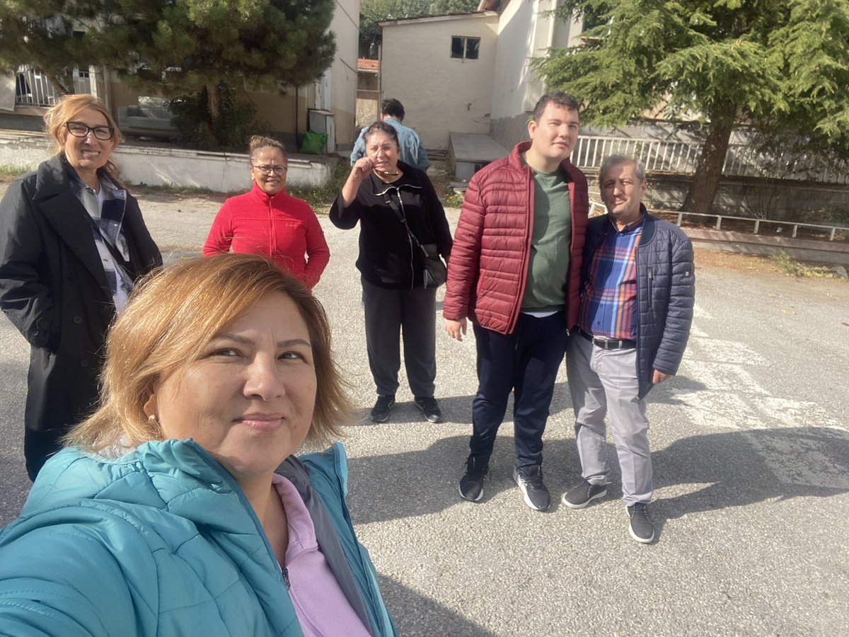 Yol belli
Yoldaş belli