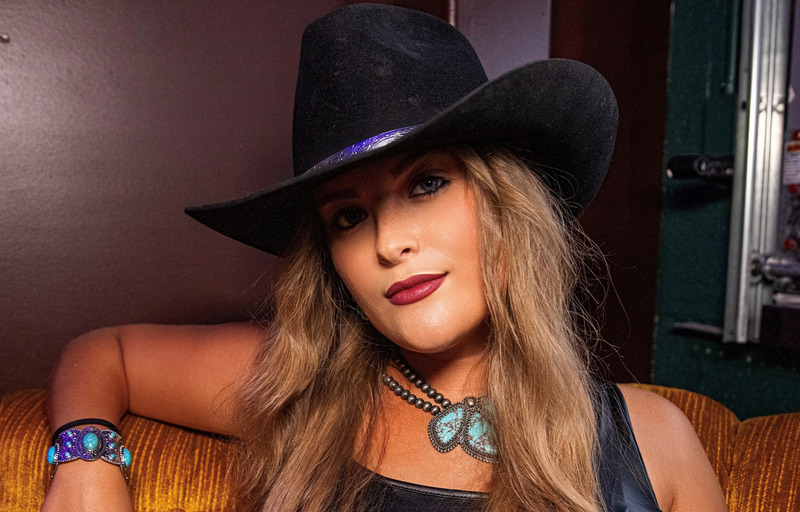 NotYerAvgChick's tweet photo. .@savannahdean711 fans check out my @StarryMag exclusive interview with the #singersongwriter and #countrymusic artist at https://t.co/nmN1ma1Lb9! We chat musical influences, songwriting, latest single "Gets Me Everytime," dream collab and more! #GetsMeEverytime https://t.co/EdaecJVkHZ