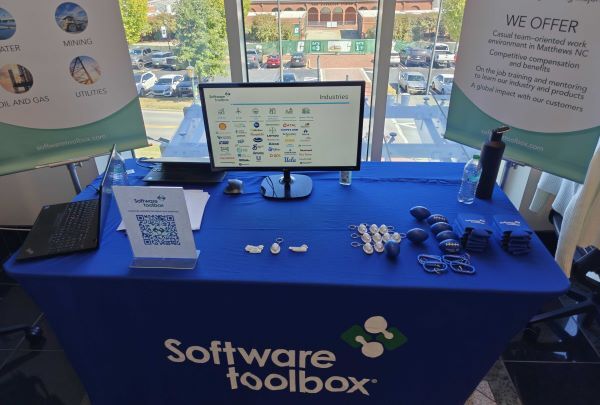 SoftwareToolbox's tweet image. What do you get when you mix sharp minds, big ideas, and a bunch of future engineers? 🚀A great day at UNCC Electrical & Computer Engineering Career Fair talking with the next generation of automation professionals! ⚙️💡 
#EngineeringCareers #UNCC #CLTEngineering