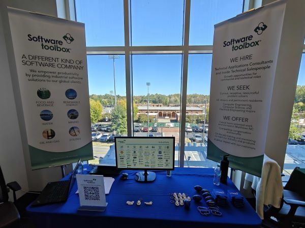 SoftwareToolbox's tweet image. What do you get when you mix sharp minds, big ideas, and a bunch of future engineers? 🚀A great day at UNCC Electrical & Computer Engineering Career Fair talking with the next generation of automation professionals! ⚙️💡 
#EngineeringCareers #UNCC #CLTEngineering
