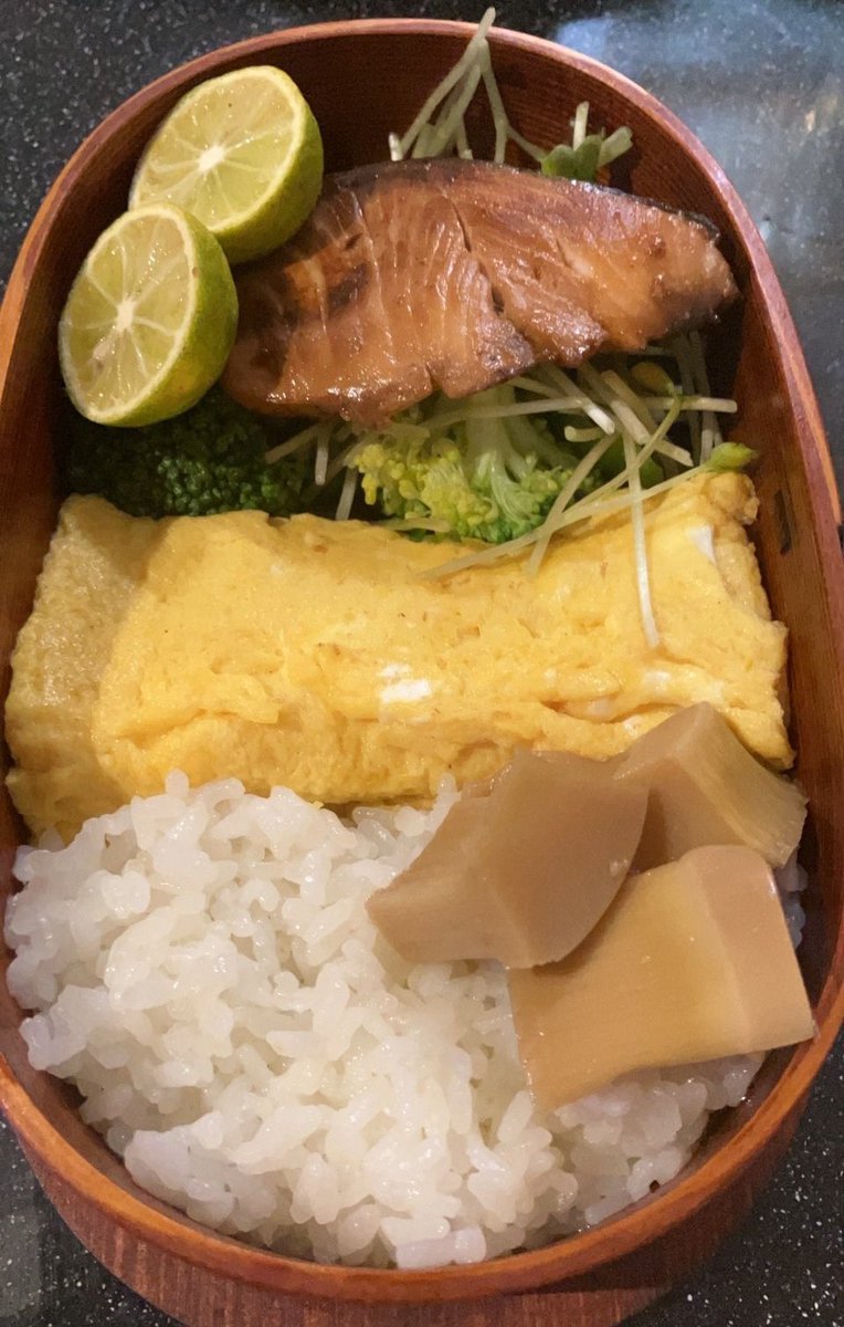 減量弁当74
出汁巻き・鰤照り焼き
久しぶりに（自分としては）まともに弁当作ったかな。
仕事だったりお酒だったりで減量が進んでいないので、週5弁当、週2-3ジムのリズムを取り戻したい。