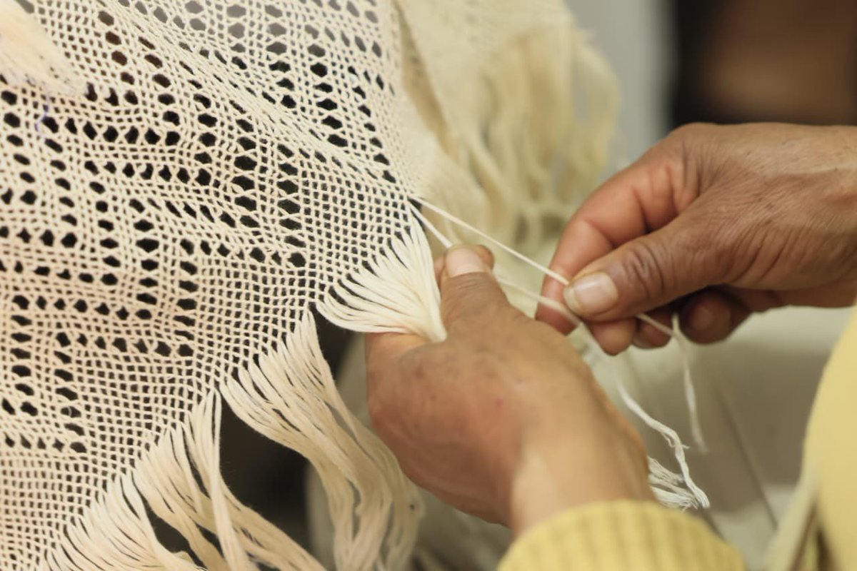 CulturaEdomex's tweet image. El rebozo es un legado que nos envuelve en historia, arte y tradición.
Durante la Cuadragésima Sesión Ordinaria de Cabildo de #Tenancingo, se aprobó por unanimidad declarar el primer lunes de cada mes como “Lunes de Tradición y Rebozo”.
#ElPoderDeServir