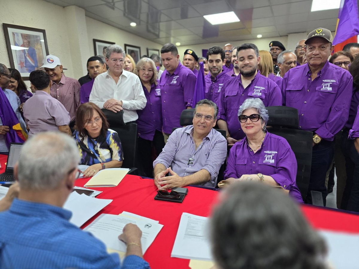 panamenistas's tweet photo. Carlos Raúl Piad oficializa su postulación a la Presidencia del Partido Panameñista. #Panameñistas https://t.co/RB1T3QHSMP