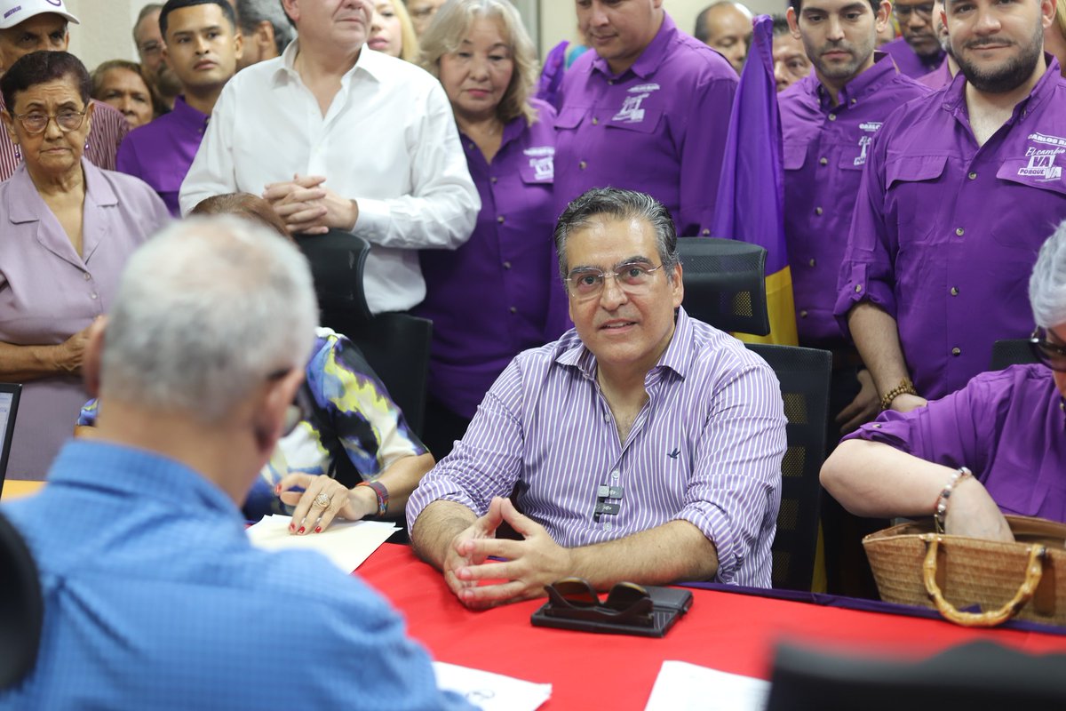 panamenistas's tweet photo. Carlos Raúl Piad oficializa su postulación a la Presidencia del Partido Panameñista. #Panameñistas https://t.co/RB1T3QHSMP