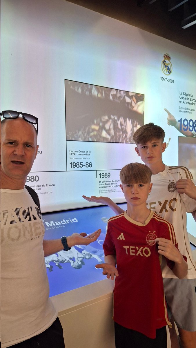 Amazing tour of <a href="/realmadrid/">Real Madrid C.F.</a> benrabeuu today...but the <a href="/AberdeenFC/">Aberdeen FC</a>  fans are raging about the whitewashing of results! #1983