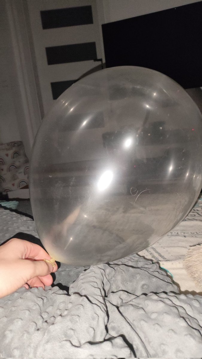 little_loon_pl's tweet photo. i need to hug someone, i just can’t handle that i’m alone and my boyfriend isn’t with me 💔
even my balloons can’t make me feel better tonight…
#lonely #missingyou #needahug #heartbroken #looner #balloons #sadnight #feelingalone #softvibes #love https://t.co/YGf6dI2Ji2