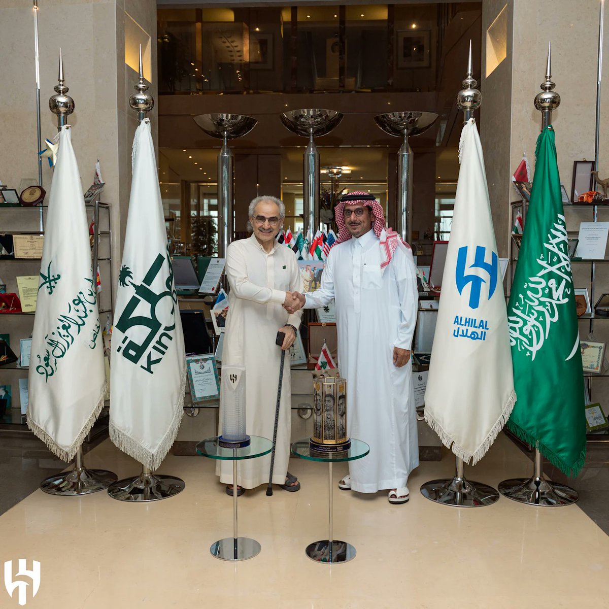مكتب الخاص (@alwa202al) on Twitter photo بمناسبة توضيح #الهلال
بختار عدة اشخاص يفوزون معي 
      هدية "500 " الف ريال 
         موعدنا بعد صلاه الفجر
رتويت للتغريدة + لايك❤️ + تعليق بنقطه 👌 بمناسبة توضيح #الهلال
بختار عدة اشخاص يفوزون معي 
      هدية "500 " الف ريال 
         موعدنا بعد صلاه الفجر
رتويت للتغريدة + لايك❤️ + تعليق بنقطه 👌