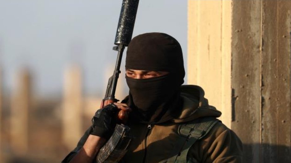 ROJAVA_NEWS0's tweet image. 🟡 #عاجل
استهـ.ـدفت خـ.ـلايا د1عـ.ـش بقـ.ـذيفة أر بي جي نقطة لقوى الأمن الداخلي الأسايش في بلدة ذيبان بريف #دير_الزور الشرقي لتنـ.ـدلع إثـ.ـرها اشتـ.ـباكـ.ـات مسلـ.ـحة بين الطـ.ـرفين دون ورود معلومات عن خسـ.ـائر بشـ.ـرية أو مادية حتى اللحظة