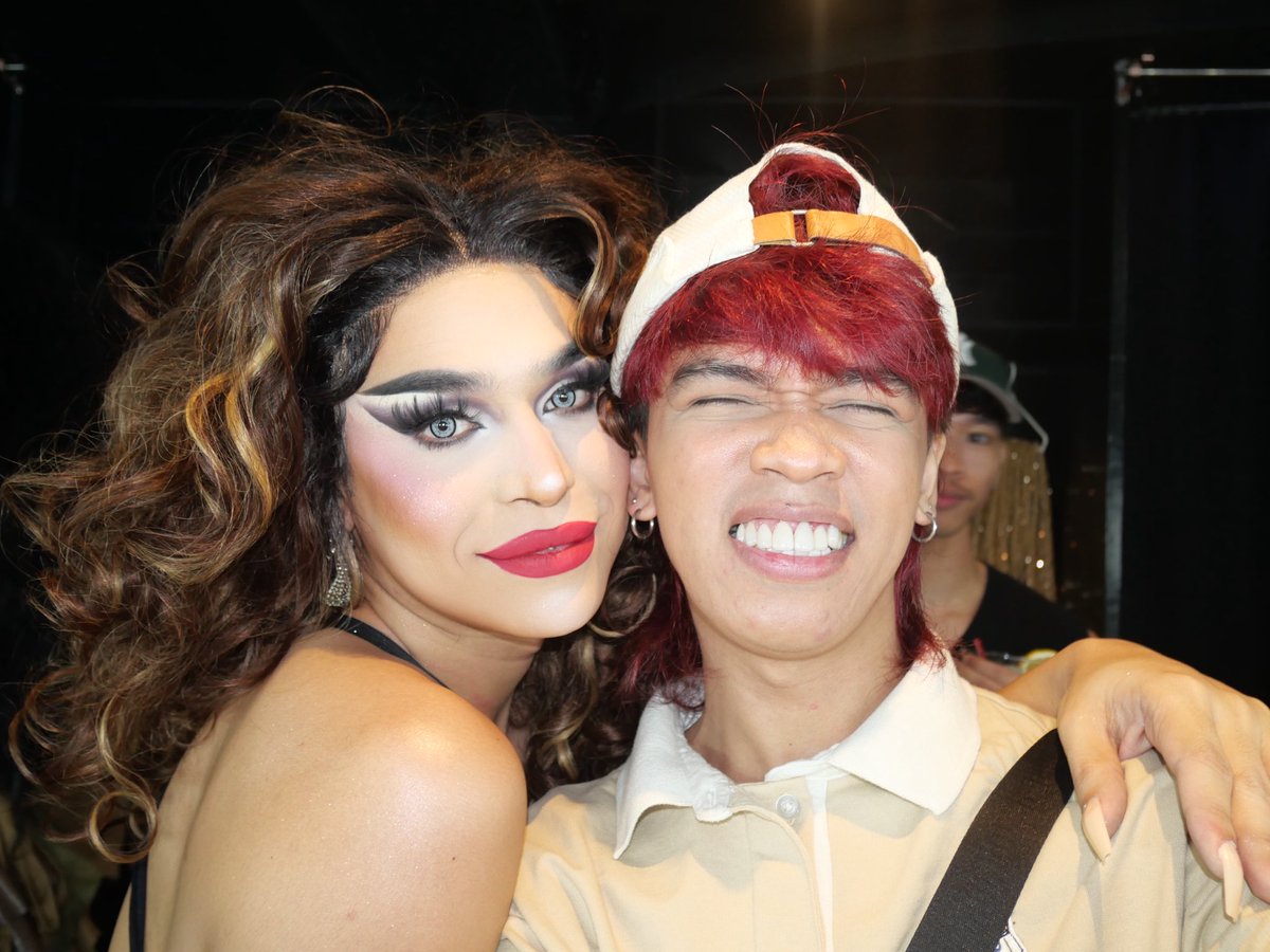 taylorsheeshofc's tweet photo. labyuuu and so proud of u ngangavu @VinasDeluxe ✨ https://t.co/BvKkfEDP9E