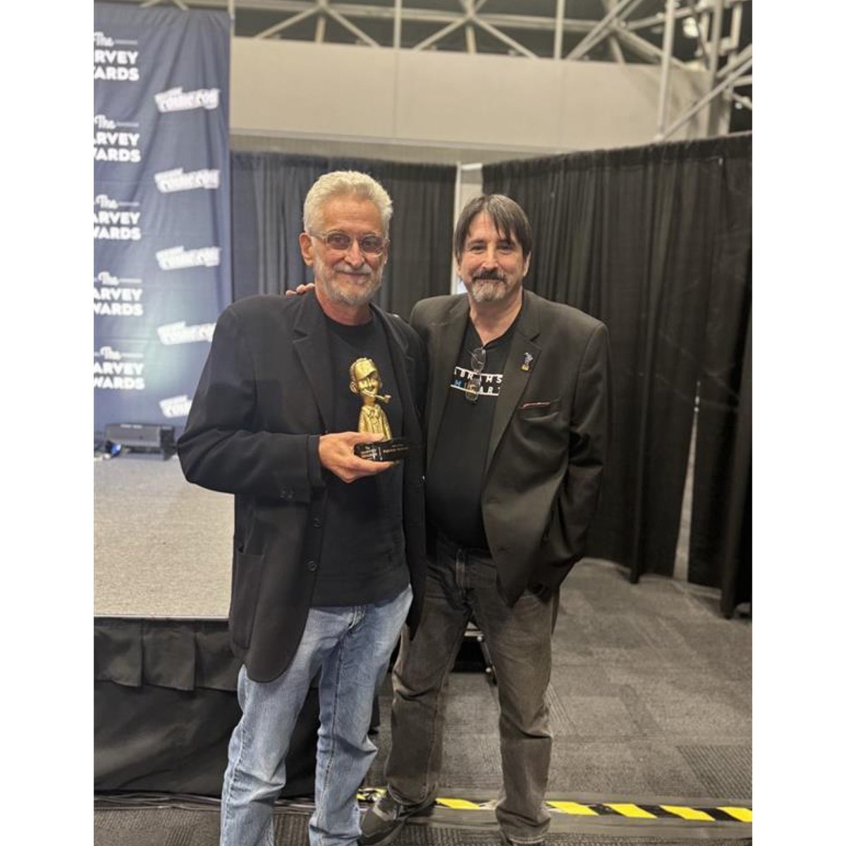AbramsComicArts's tweet image. 🏆We are so excited to congratulate John Byrne and Patrick Mcdonnell as they have been inducted into the Harvey Awards Hall of Fame!

📚Be sure to check out their latest comic books! X-Men Elsewhen and Breaking the Chain: The Guard Dog Story!

#HarveyAwards #Awards #Mutts #XMEN