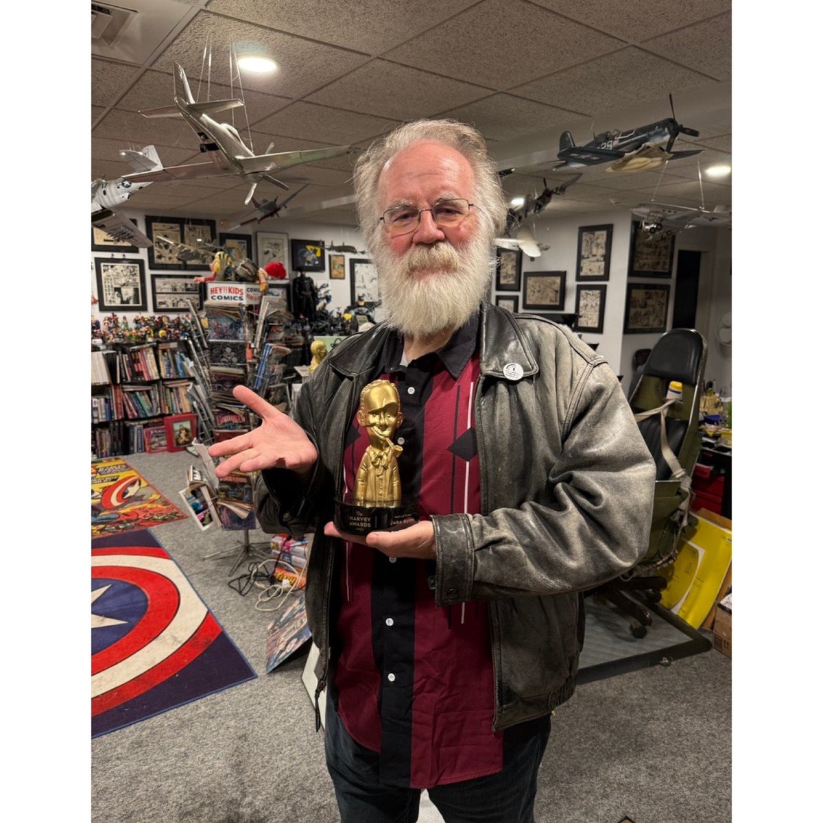 AbramsComicArts's tweet image. 🏆We are so excited to congratulate John Byrne and Patrick Mcdonnell as they have been inducted into the Harvey Awards Hall of Fame!

📚Be sure to check out their latest comic books! X-Men Elsewhen and Breaking the Chain: The Guard Dog Story!

#HarveyAwards #Awards #Mutts #XMEN