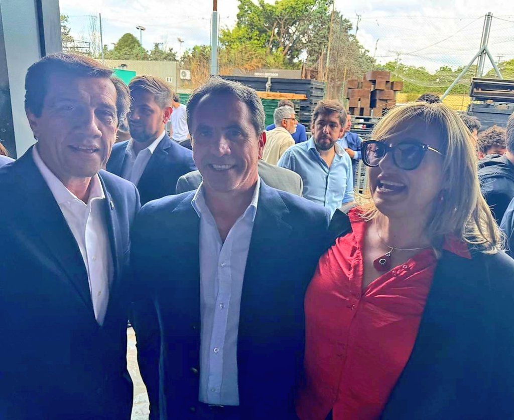 flaviamanoniok's tweet photo. Presente en el Encuentro Nacional de @ProvUnidasAR junto a @JorgeDifonso @palerojorge @ProvUnidasMza 

Estuvimos con:
@JSchiaretti, Candidato a Dip. Nac. por Córdoba
 @gustavovaldesok, Gob. de Corrientes
@MartinLlaryora, Gob. de Córdoba 
@carlossadirjuy, Gob. de Jujuy https://t.co/1gNnEwejqE