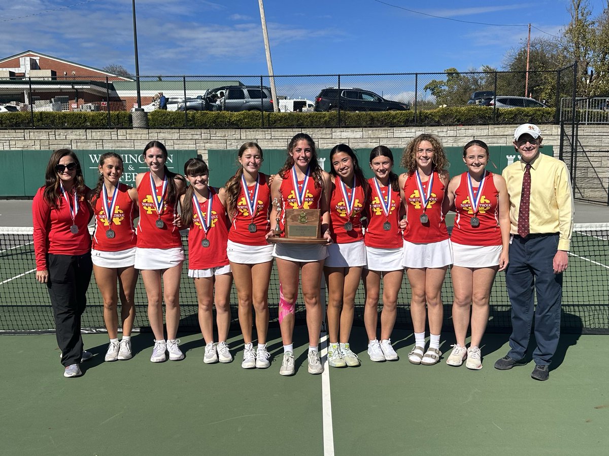 🏆 𝗤𝗨𝗔𝗞𝗘𝗥𝗦 𝗪𝗜𝗡 𝗚𝗢𝗟𝗗 🏆

With a 3-2 victory in today’s championship match, Quaker Valley is the WPIAL/UPMC Sports Medicine Class 2A Girls’ Tennis Team Champion for the first time since 2012 🙌

#WPIAL | 🎾🏆