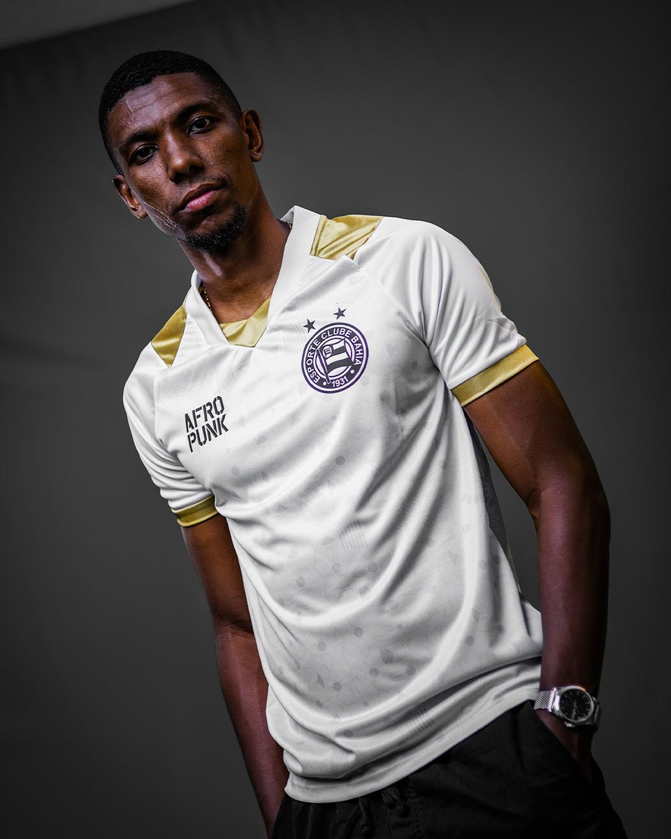 ecbahia's tweet photo. 🔵🔴⚪️📸 Esquadrão + AFROPUNK. Novas camisas são de edição limitada e estarão  disponíveis a partir de amanhã (16/10), nas Lojas do Bahia na Arena Fonte Nova, Boca do Rio e no site https://t.co/iKJPTEWzay. A partir de 17 de outubro, disponíveis em todas as Lojas do Bahia! https://t.co/R0Vpy6fgQX