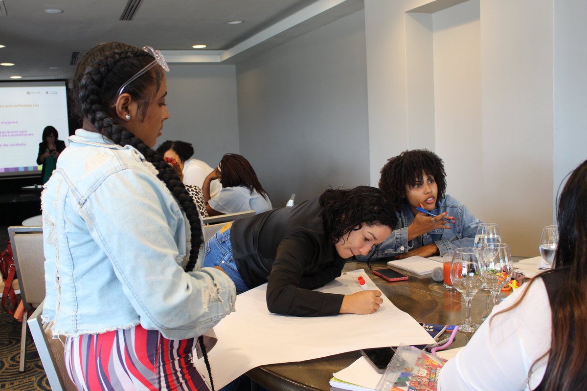 Día 2 #BootcampCIM | Comunicar para transformar 💡💬

Hoy profundizamos en el poder de la comunicación estratégica: cómo transformar ideas en mensajes que inspiran, movilizan y generan impacto. 📢