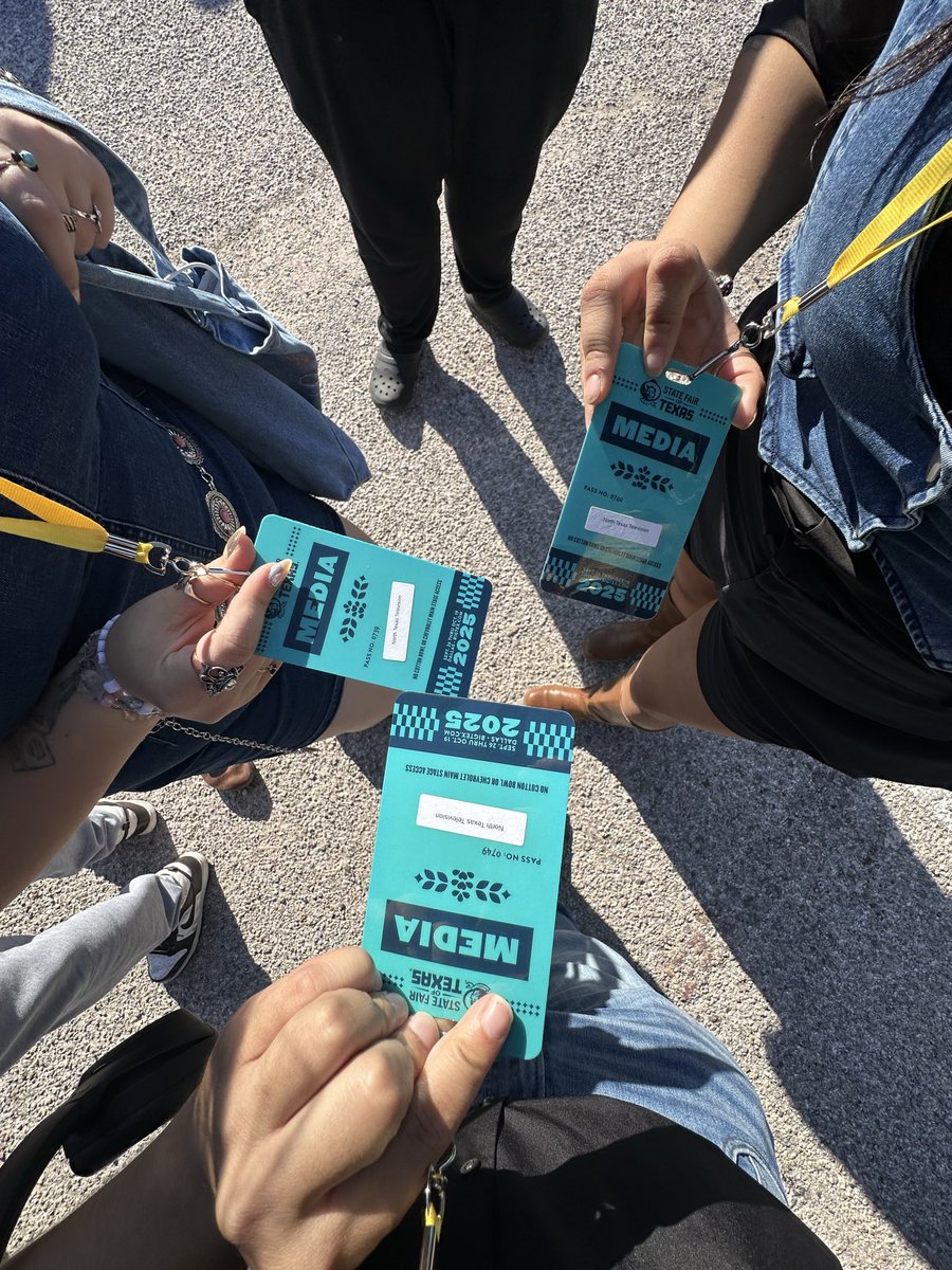 elistakes's tweet image. Reporting live from the @StateFairOfTX with North Texas Television!! This is by far the coolest opportunity I have been given and I am so thankful to have been a sports anchor and an analyst on the first annual Red River Recap!