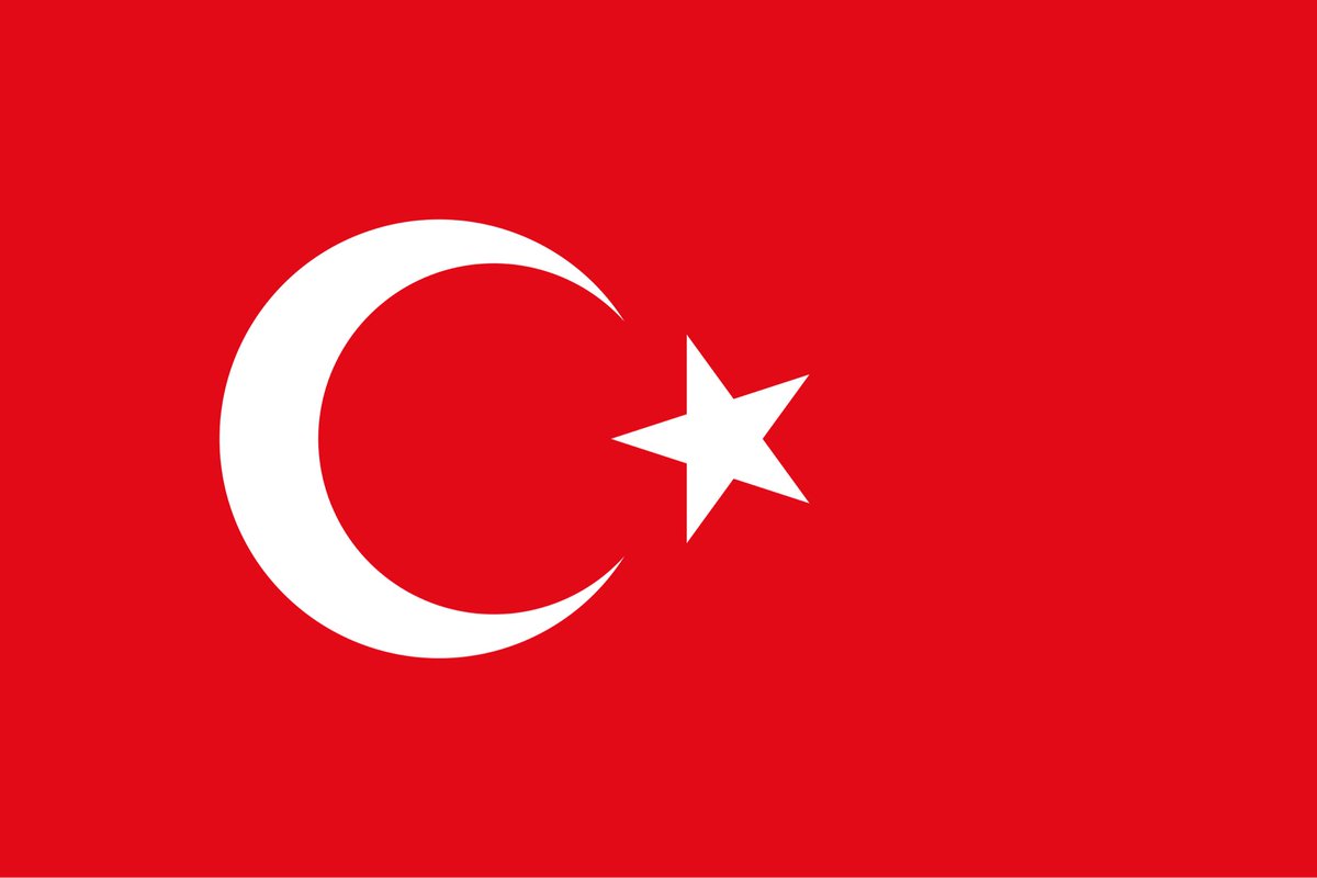 doganatliofis's tweet photo. Dönem dönem tarihin akış seyri bireyleri bazen ise milletleri, o coğrafyada yaşayan insanları bir yol ayrımına getirir. İki seçenekten birini seçme zaruriyeti ortaya çıkar. Koşullar bir tercih yapmaya zorlar bireyleri veyahut toplumları...

İçinden geçtiğimiz dönem ise mensubu olmaktan büyük gurur ve şeref duyduğum Kürtler için bu koşulları ortaya çıkarmıştır. Bir tercih yapma vakti gelmiştir ve gelmektedir. O da ya emperyalizmin boyunduruğu altında sözde "Bağımsızlık" veyahut bin senelik kardeşlik ve iyi/kötü günde kader birlikteliği...

Ben şerefli bir Kürdün oğlu olarak tarihe not düşmek isterim ki; bizim emperyalizmin maşalarıyla ve onların İslam karşıti ideolojileri ile bir an dahi birlikteliğimiz mümkün değildir. 

Onlarla yürüyecek yolumuz yoktur. Ben mahşer günü Peygamber-i Zişan (s.a.v) Efendimizin huzuruna bu maşalar ile değil kader ortağım, can kardeşim, aynı ülkü ve aynı davaya başkoyduğum müslüman ve mütedeyyin Türk Milleti ile çıkacağım. Tarih korkakları yazmaz ve Tarih doğru ile yanlışı muhakkak not edecektir. 

Bugün tarihin doğru tarafında olmak mecburiyetimiz ve sorumluluğumuz vardır. Ben Çanakkale ruhuna, Antep, Urfa ve Maraş kahramanlıklarına dayanıyorum.

Son söz olarak; PKK ve siyasi uzantıları Kürtlerin temsilcisi, lideri veyahut sözcüsü asla değildir. Herkes haddini bilsin!