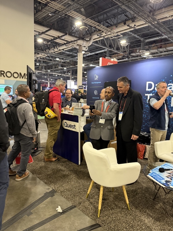 ViscosityNA's tweet image. Fresh snaps from our Book Signing Event at Oracle #AIWorld 2025! 📚✨
#ACED @racdba, Sean Scott, & Gary Gordhamer drew a packed crowd eager to grab their free copy of Upgrading Oracle Databases — and the smiles say it all. Plus, Gary gave an interview on AI & #oracledatabase.
