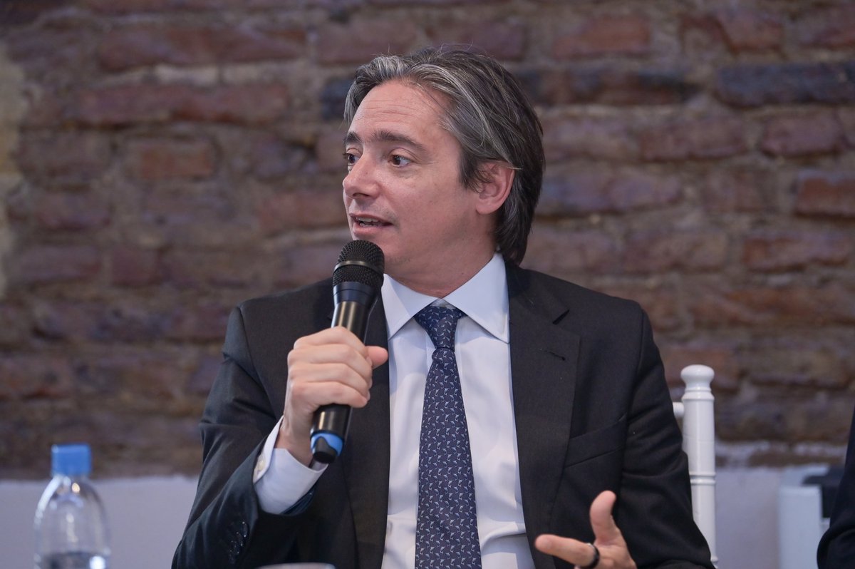 El ministro de Gobierno <a href="/Carli_Bianco/">Carli Bianco</a> y el intendente de Chascomús <a href="/javier_chgaston/">Javier Gastón</a> lanzaron oficialmente la diplomatura “Democracia y Parlamento Futuro”.